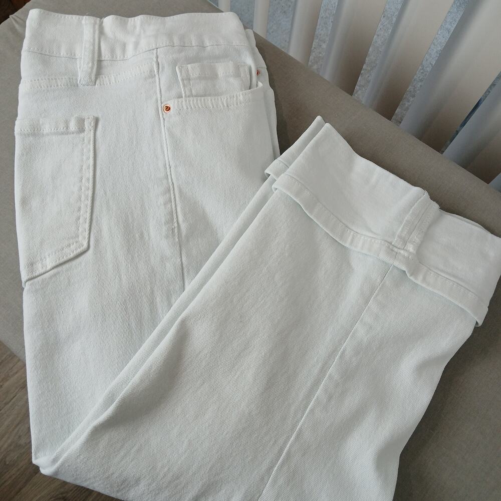 Royalty For Me White Stretch Denim Capris size 4 wide cuffs cotton cropped jeans